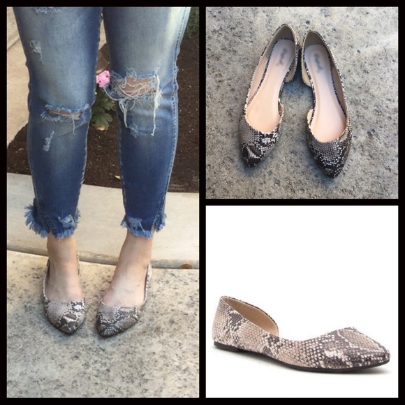 1 LEFT SALE‼️Snakeskin Flats - Picture 2 of 5